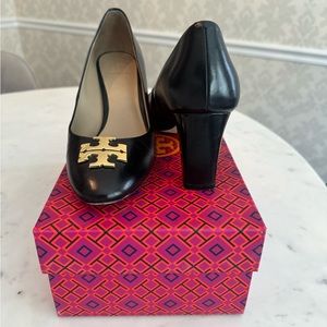 Tory Burch Black Raleigh Pump